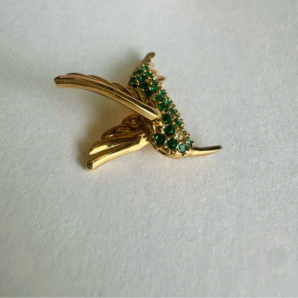 Hummingbird Smithsonian Institution Birthstone Gold & Emerald Lapel Pin - Picture 7 of 8